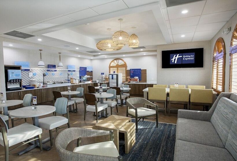 Отель Holiday Inn Express  North Palm Beach And Ihg