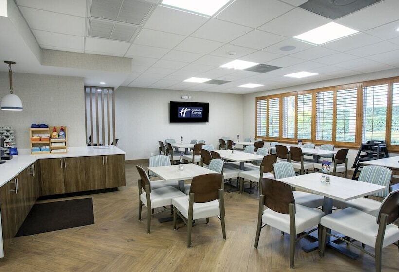 Отель Holiday Inn Express  North Palm Beach And Ihg