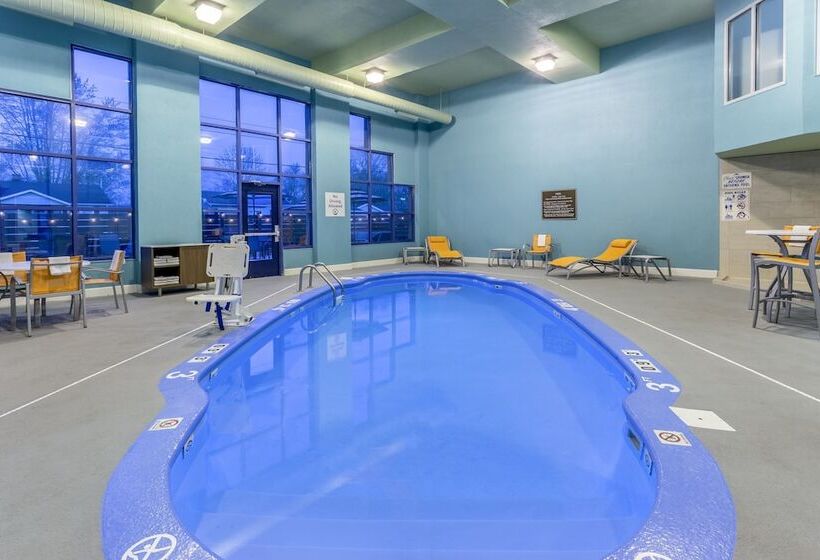 فندق Holiday Inn Express Scottsburg, An Ihg