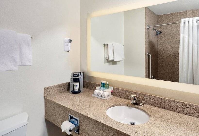Отель Holiday Inn Express Sheboygan Kohler / I 43, An Ihg