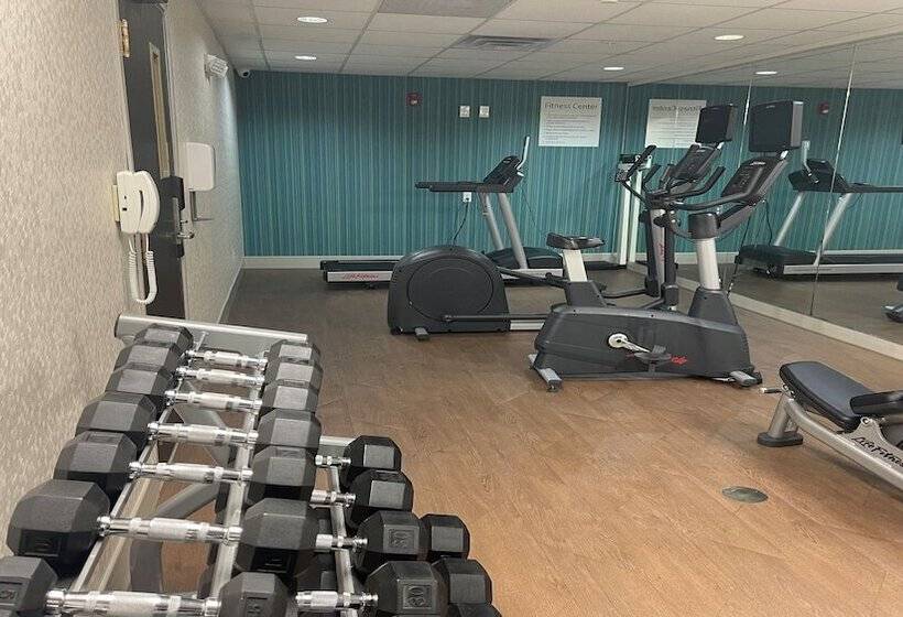 Отель Holiday Inn Express & Suites Ashtabula Geneva, An Ihg