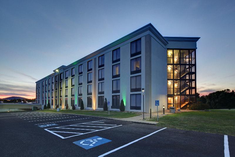 Отель Holiday Inn Staunton Conference Center, An Ihg