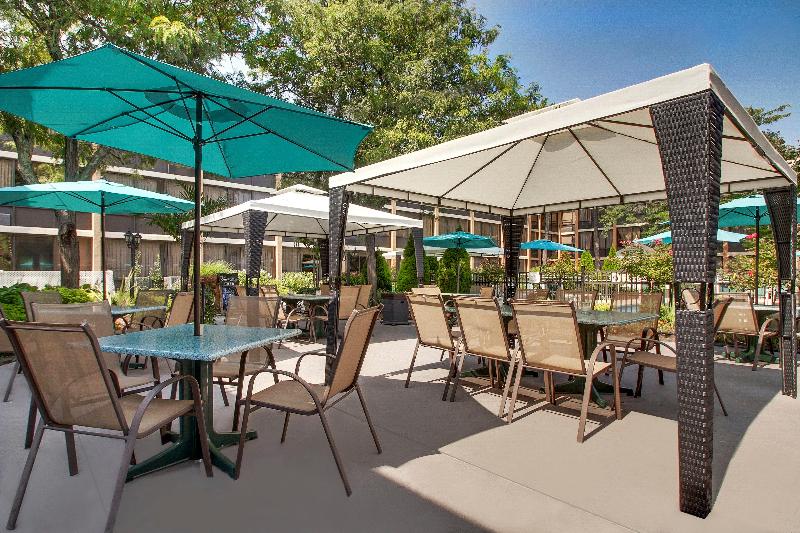 Отель Holiday Inn Westbury Long Island, An Ihg