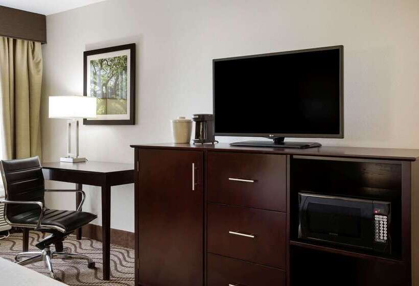 Hotel La Quinta Inn & Suites By Wyndham Lagrange / I85