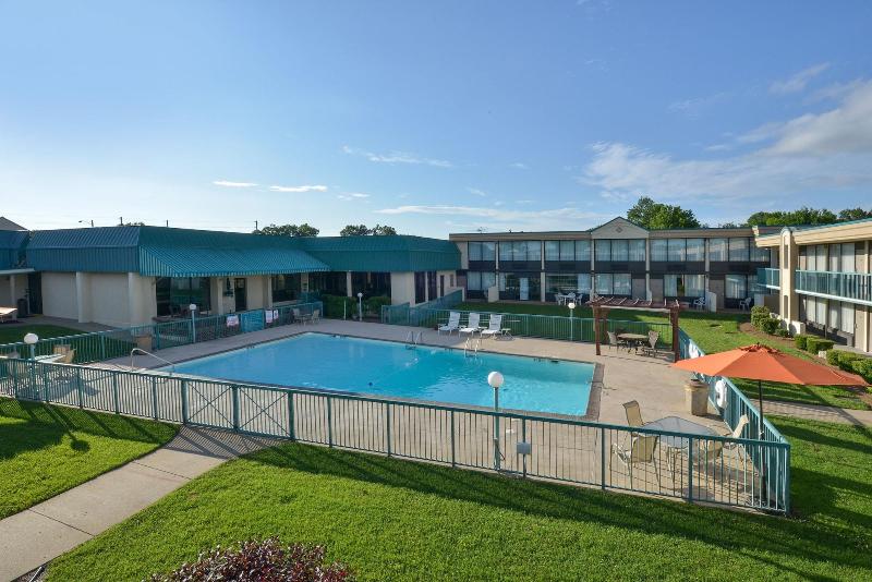 فندق Days Inn By Wyndham Pittsburg Ks