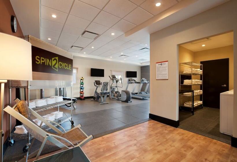 هتل Home2 Suites By Hilton East Haven New Haven