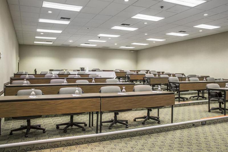 فندق Norwood Inn Hudson Conference Center