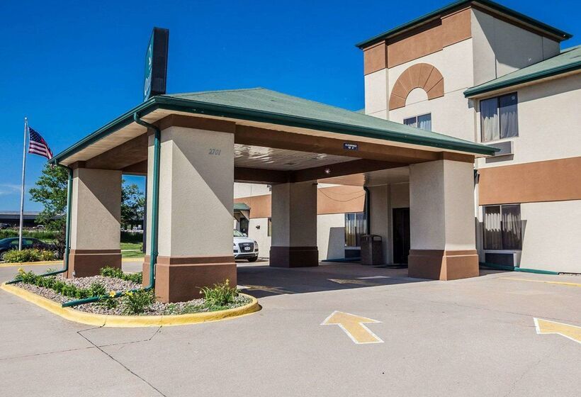 בית מלון כפרי Quality Inn & Suites Altoona   Des Moines
