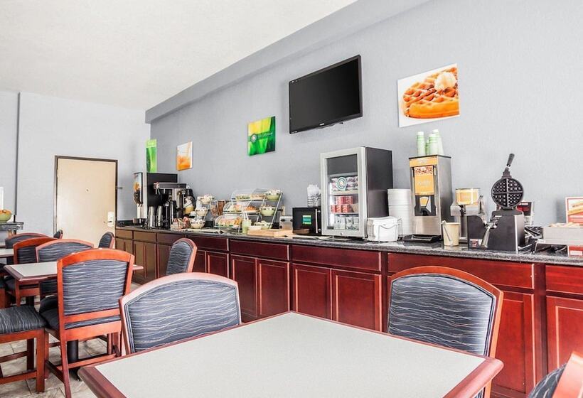 בית מלון כפרי Quality Inn & Suites Altoona   Des Moines