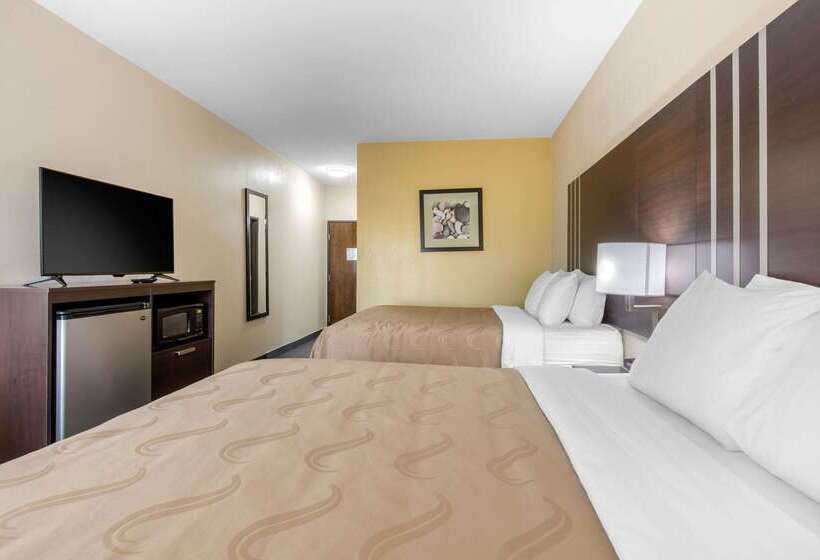 בית מלון כפרי Quality Inn
