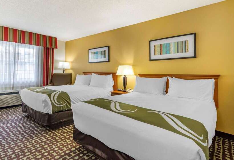 ホテル Quality Inn Fayetteville Near Historic Downtown Square