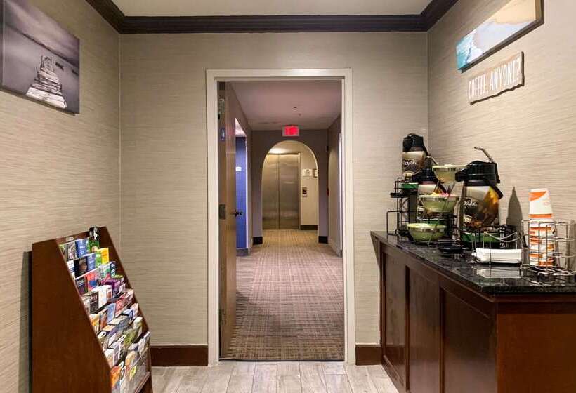 هتل Quality Inn