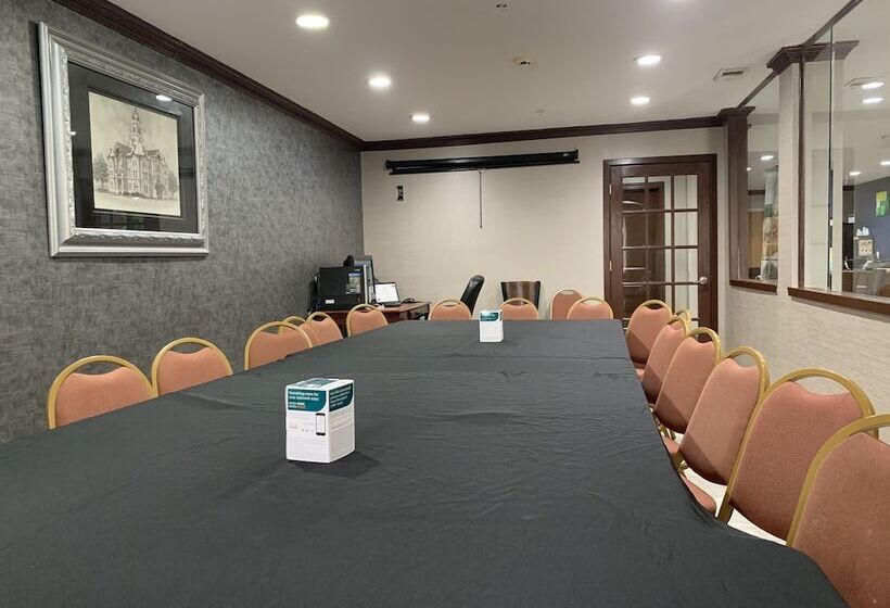 هتل Quality Inn
