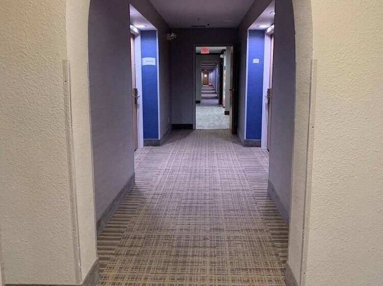 هتل Quality Inn