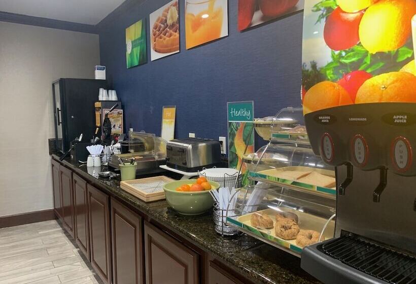 هتل Quality Inn
