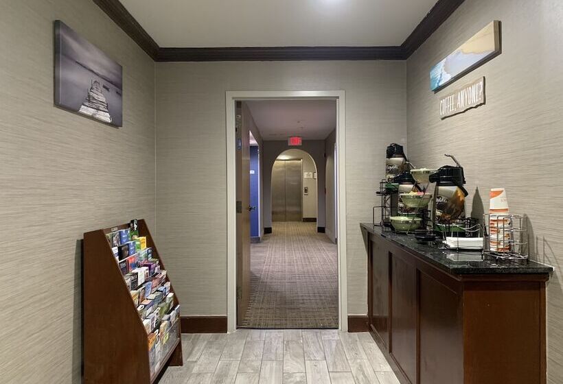 هتل Quality Inn