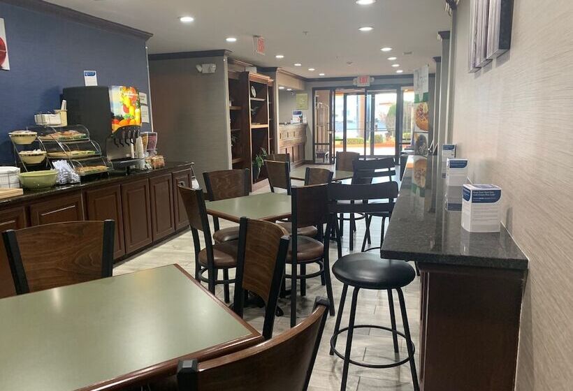 هتل Quality Inn
