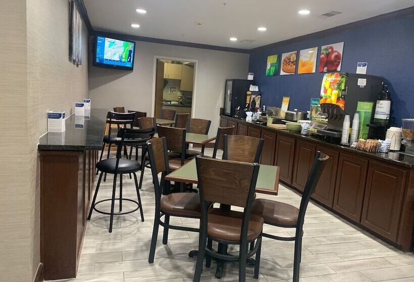 هتل Quality Inn