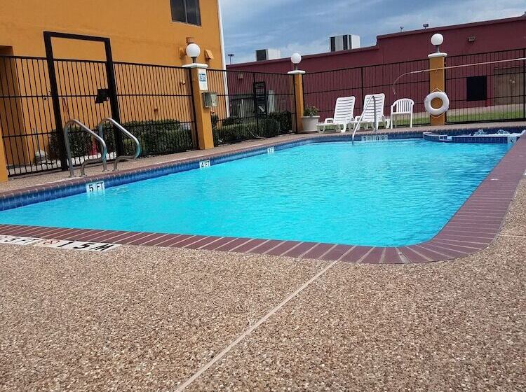 هتل Quality Inn