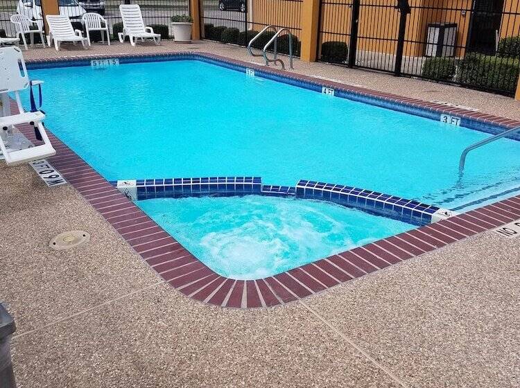 هتل Quality Inn