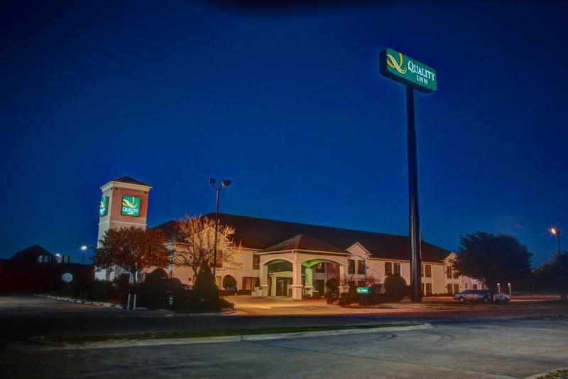 هتل Quality Inn