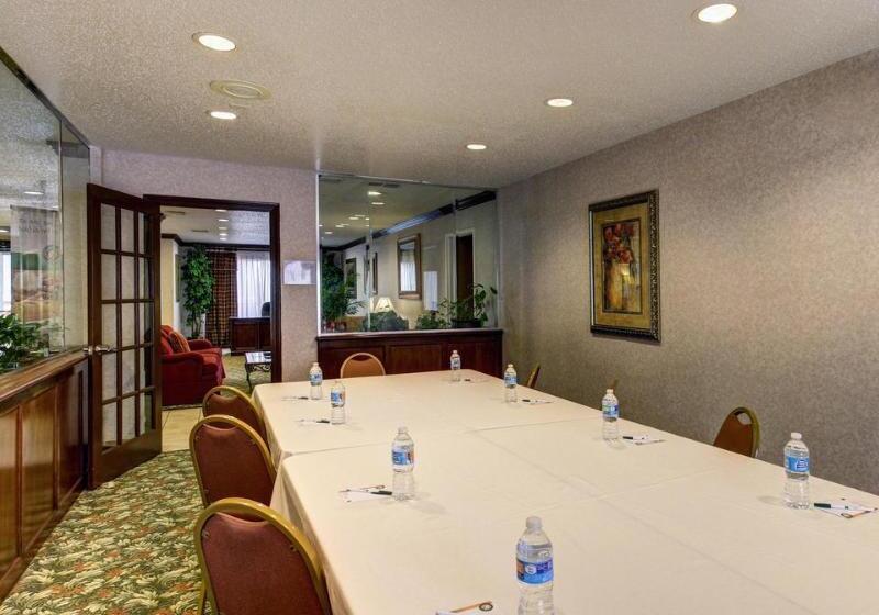 هتل Quality Inn