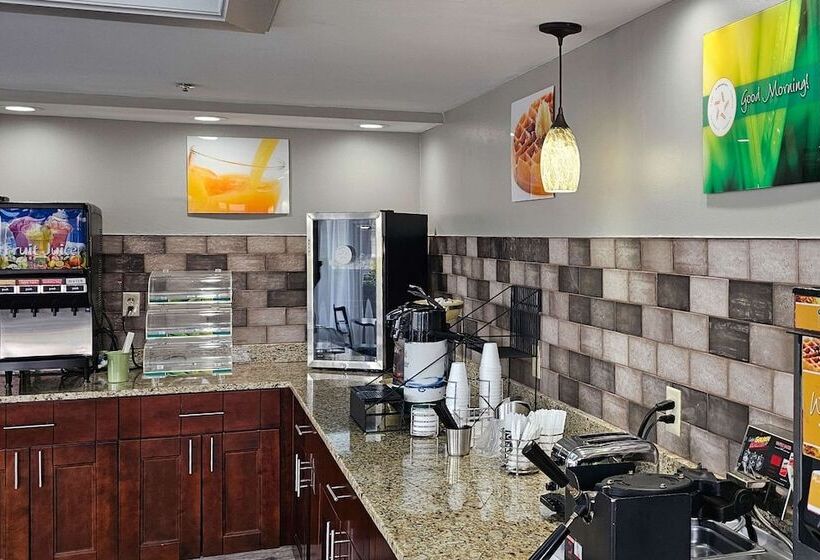 هتل Quality Inn Near Six Flags Douglasville