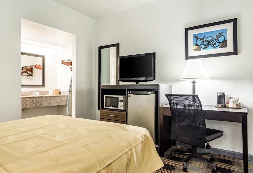 هتل Quality Inn Near Six Flags Douglasville