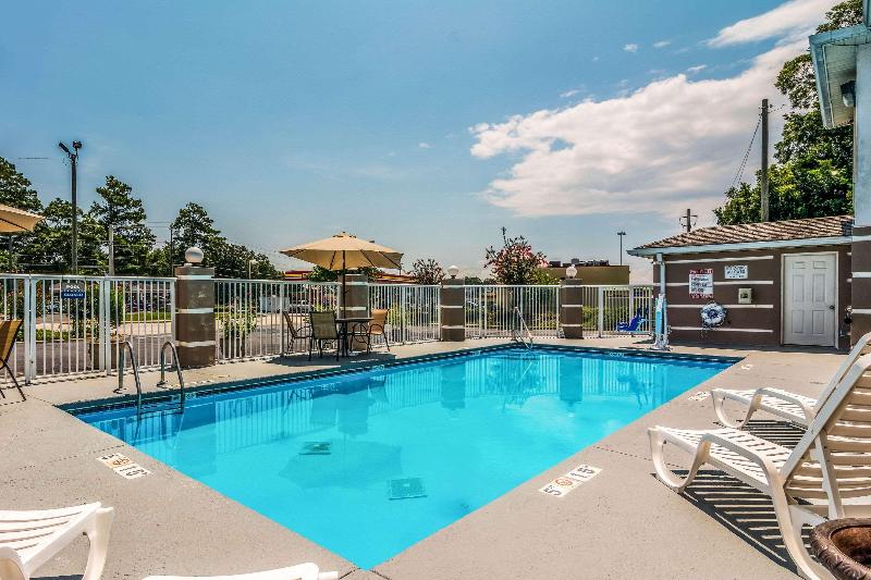 Отель Quality Inn Sandersville