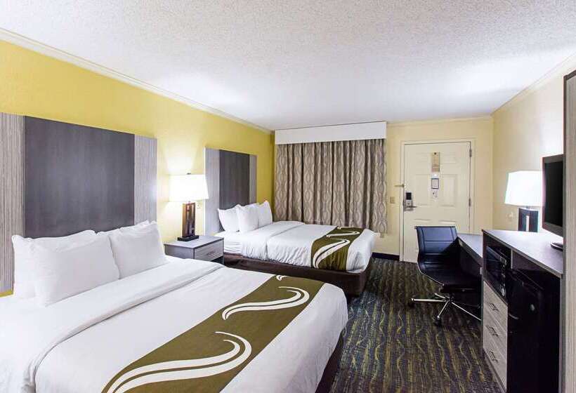 Hotelli Quality Inn & Suites Civic Center