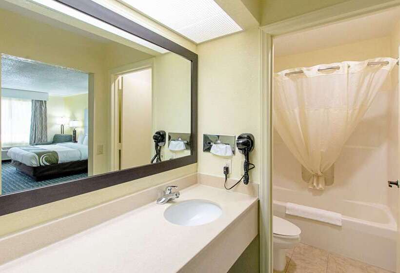 Hotelli Quality Inn & Suites Civic Center