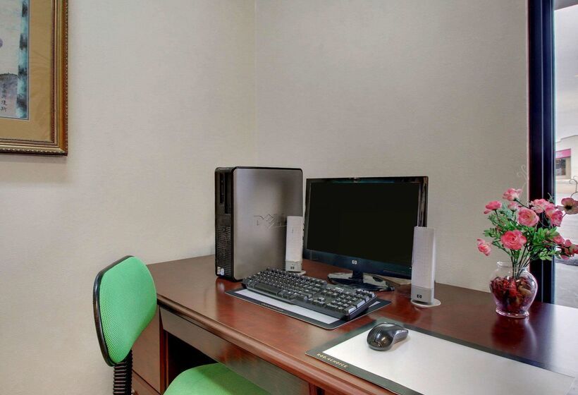 هتل Quality Inn & Suites