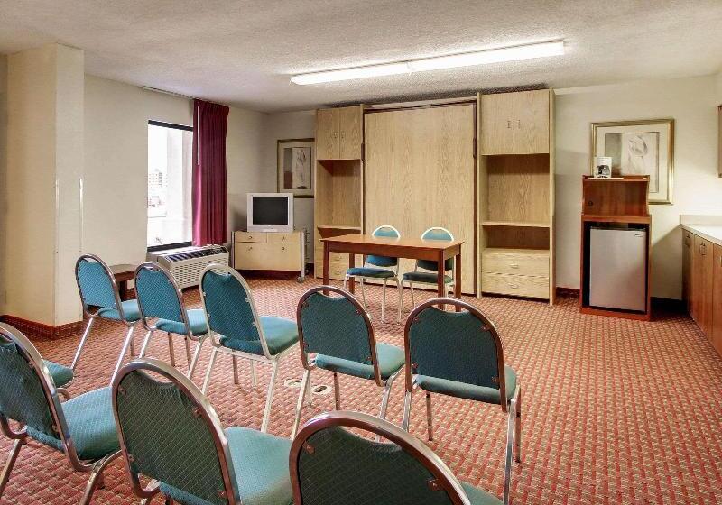 هتل Quality Inn & Suites