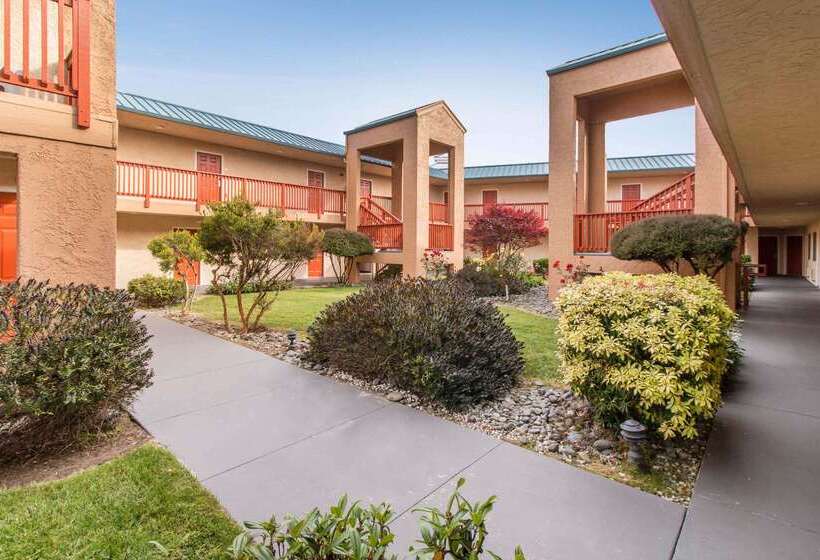 Hotel Quality Inn & Suites Crescent City Redwood Coast