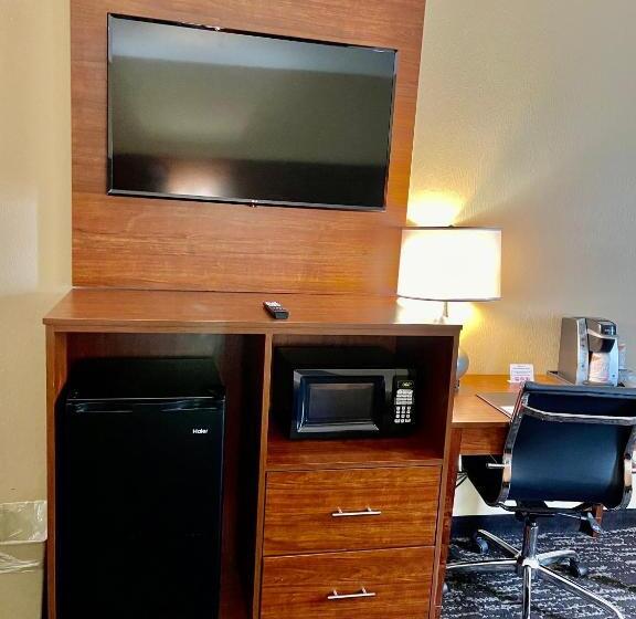 ホテル Quality Inn & Suites Hendersonville  Flat Rock