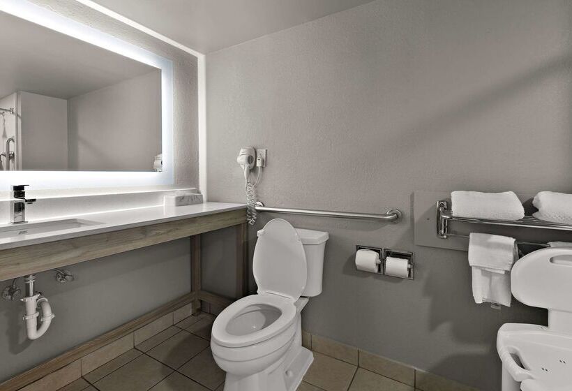 هتل Quality Inn & Suites