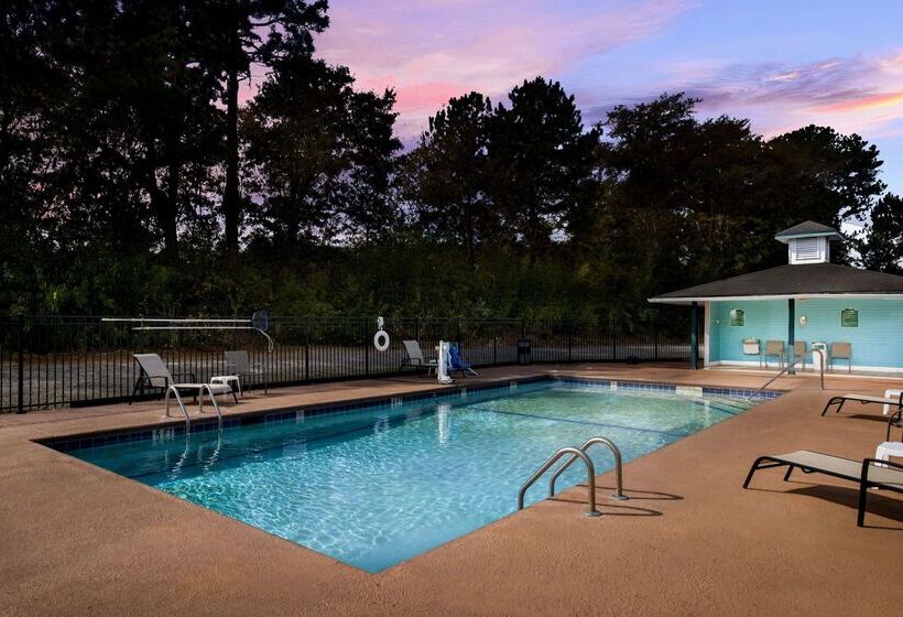 هتل Quality Inn & Suites