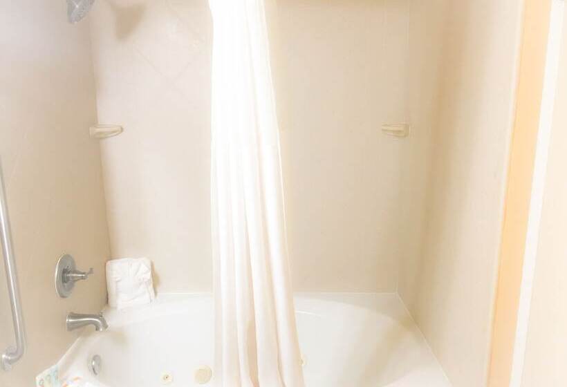 هتل Quality Inn & Suites