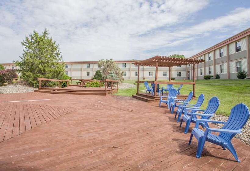 فندق Ramada By Wyndham Angola/fremont Area