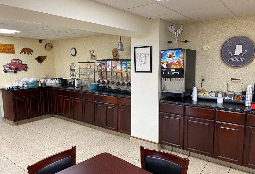 فندق Ramada By Wyndham Angola/fremont Area