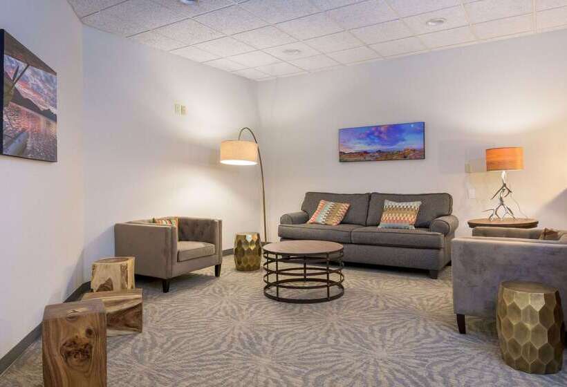 هتل Ramada By Wyndham Boise