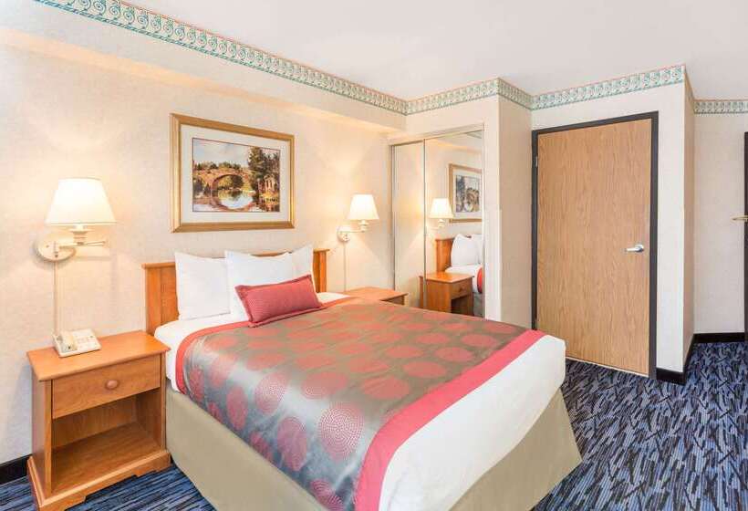 酒店 Ramada By Wyndham Kent Seattle Area