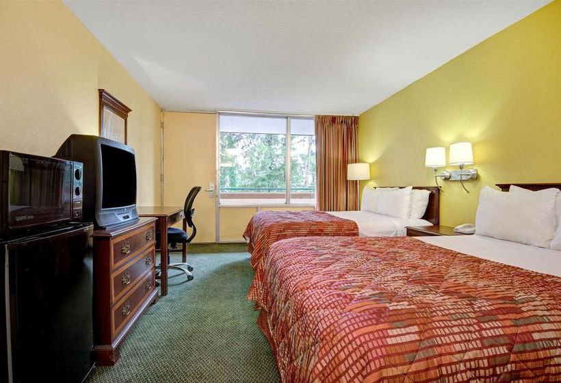 هتل Days Inn By Wyndham Montgomery Near Aum