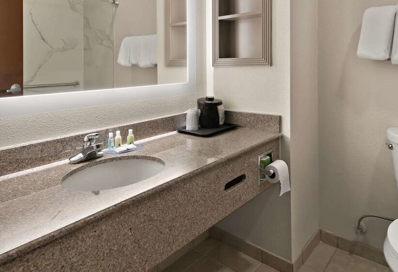 هتل Quality Inn & Suites