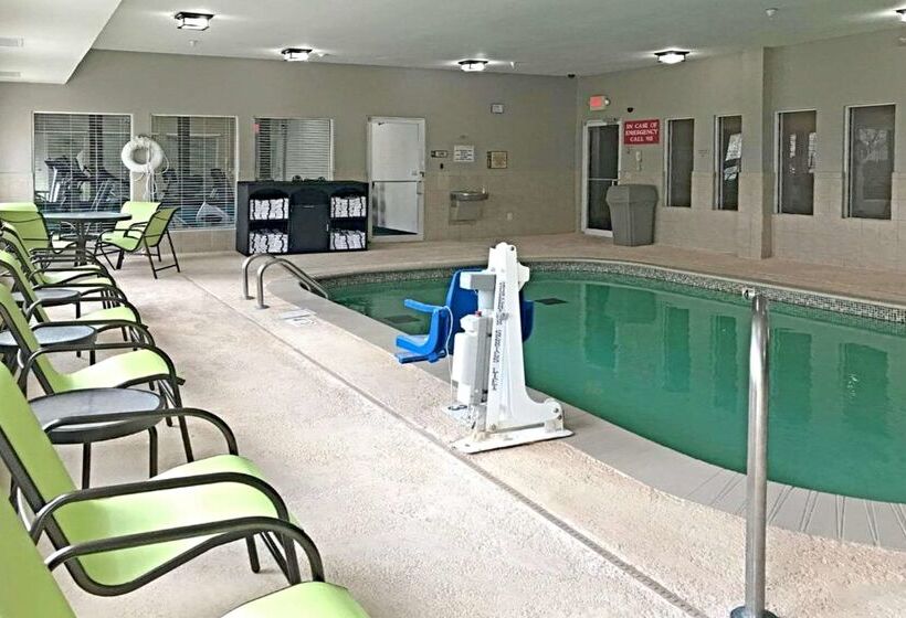 酒店 Rodeway Inn & Suites
