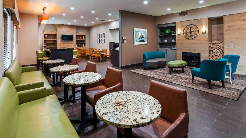 酒店 Rodeway Inn & Suites