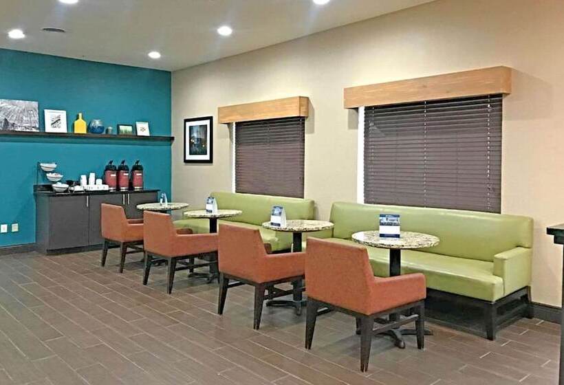 酒店 Rodeway Inn & Suites