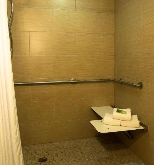 هتل Spring Lake Inn & Suites Fayetteville