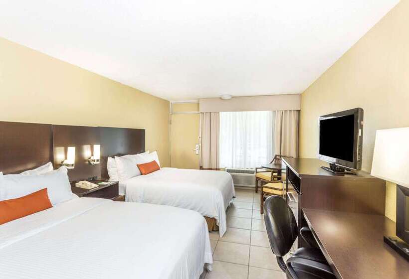 هتل Wyndham Garden Fort Myers Beach