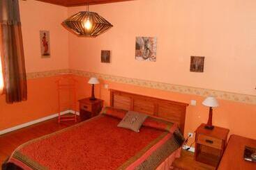 تختخواب و صبحانه Chambres D'hôtes Al Camp D'espalougues